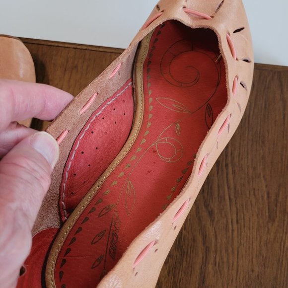 Tan Leather and Silver Snake Skin DKNY Flats. Sixe 8-M. EEUC. - Picture 6 of 14